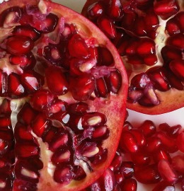 Pomegranate can help to reduce belly fat
